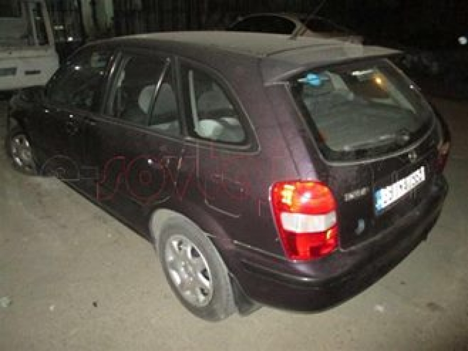 2000 MODEL MAZDA 323 